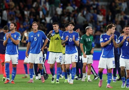 Seleção italiana agradece à torcida após vitória sobre a Estônia nas eliminatórias