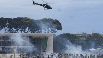 Bolsonaristas invadiram e depredaram sedes dos Três Poderes em 8 de janeiro de 2023 —
