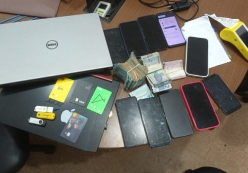 Celulares e computadores também foram apreendidos – Divulgação PCTO.